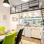 شقة Cozy Garden Loft - 2 Queen Beds, 5min To Szimpla