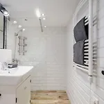شقة Cozy Garden Loft - 2 Queen Beds, 5min To Szimpla *