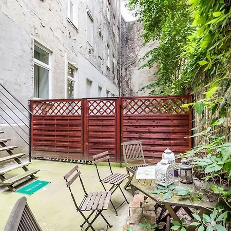 شقة Cozy Garden Loft - 2 Queen Beds, 5min To Szimpla