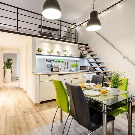 Cozy Garden Loft - 2 Queen Beds, 5min To Szimpla * ブダペスト