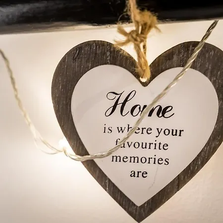 Cozy Garden Loft - 2 Queen Beds, 5min To Szimpla アパート ブダペスト